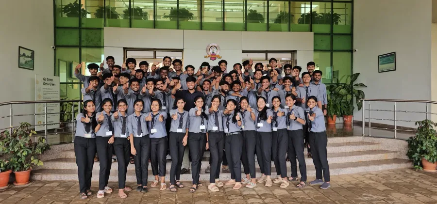 Students at an institutional Android developer program